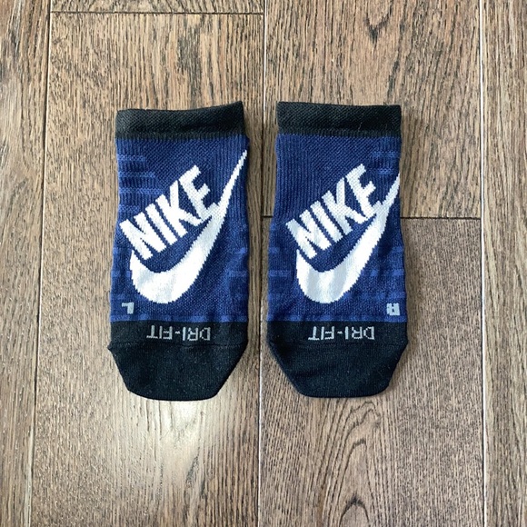 Women’s Nike socks - Picture 2 of 2